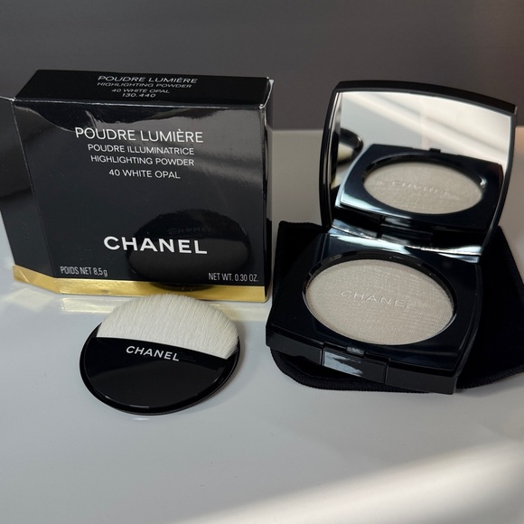 CHANEL Poudre Lumière Highlighting Powder in White Opal #40, New/ Unused - Picture 1 of 2